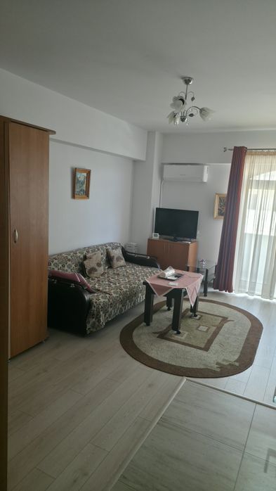 Închiriez garsoniera