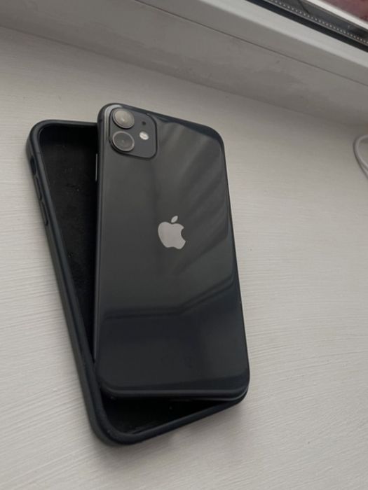 IPhone 11.  Акб 74% .    64Гб