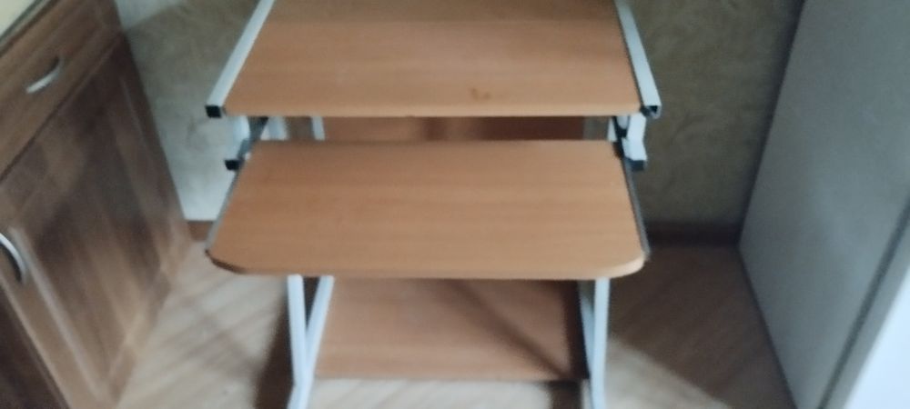Продам компьютерный стол