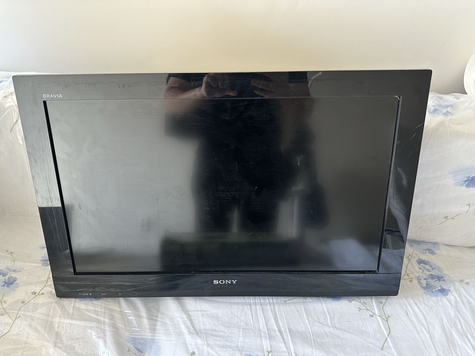 Телевизор Sony BRAVIA + настенное крепление