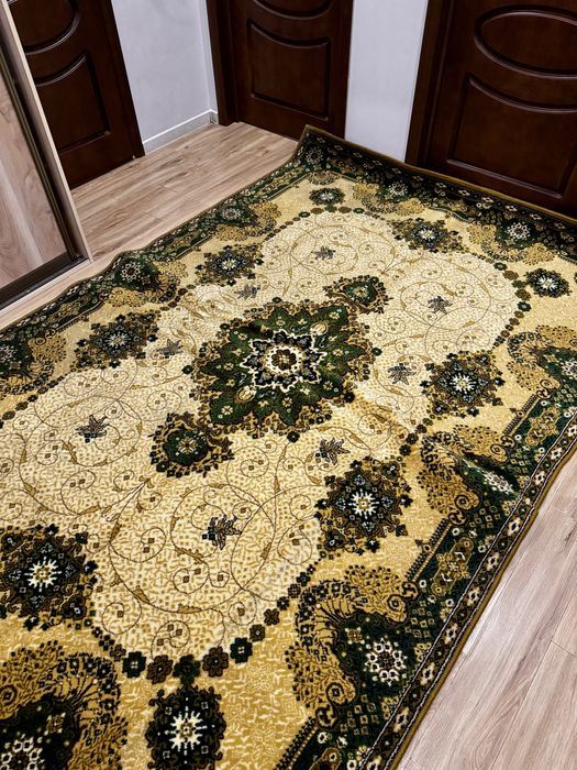 Продам фирменные красмвые ковры, шерсть, БУ