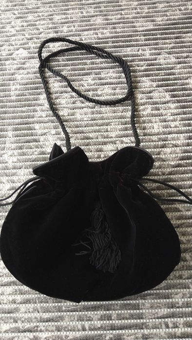 луксозна малка чанта от черно кадифе комплект с портмоне