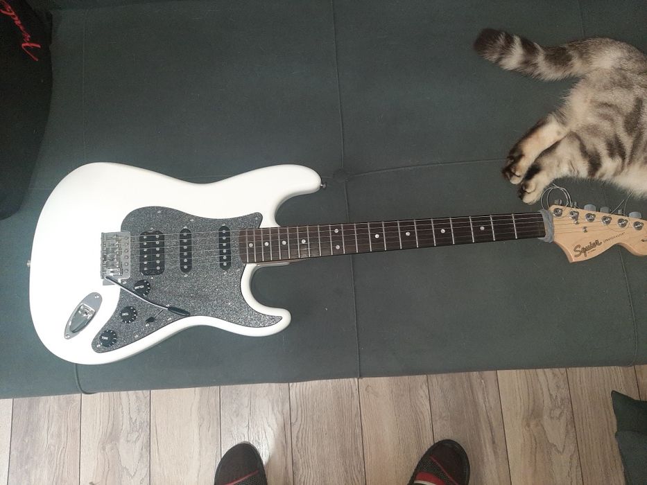 Продаётся электрогитара Squir Affinitty Series Stratocaster