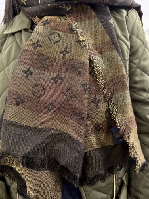 Eşarfa Louis Vuitton autentică, mare