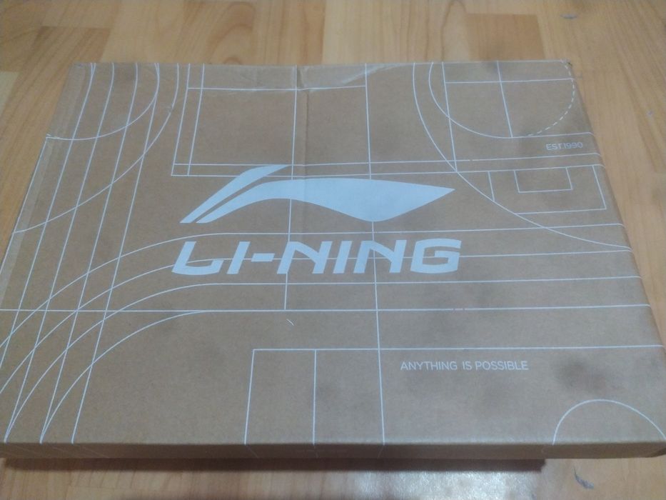 Женские кроссовки