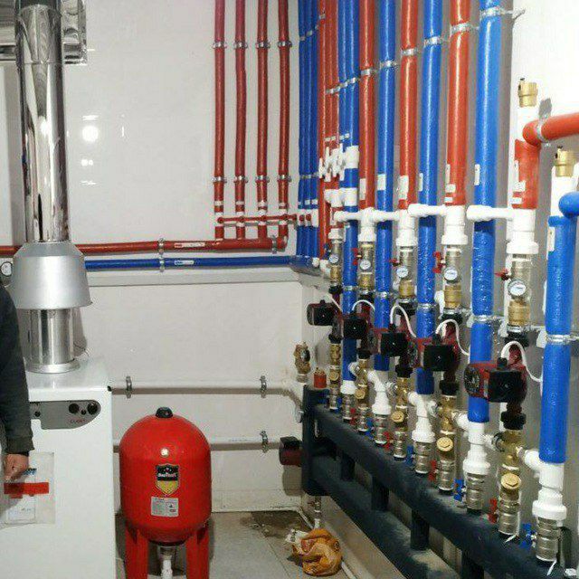 Santexnik santexnika ustasi telefon qivurasla