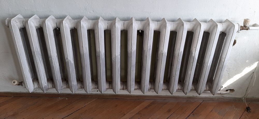 Продавам 2 броя чугунени радиатори