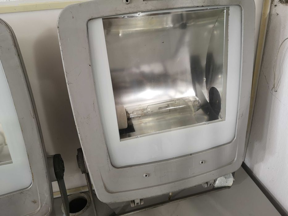 Лампи (големи) 4 бр 250 W