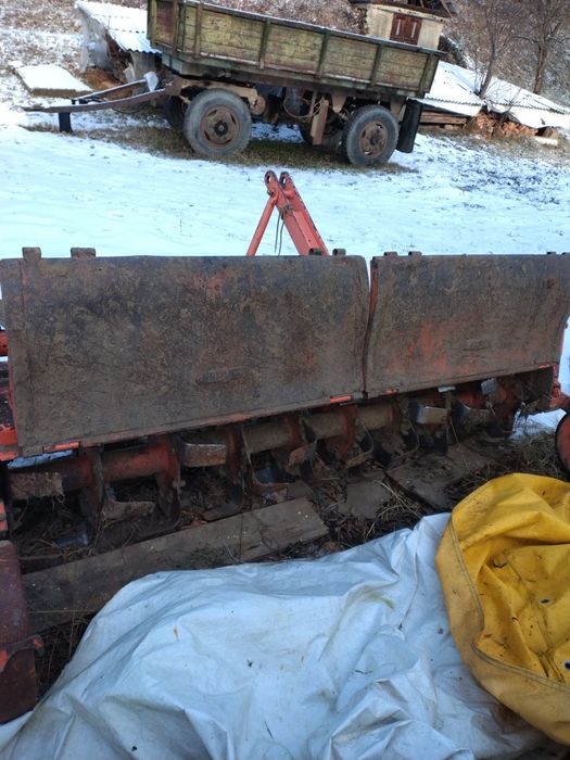 Vând remorcă 5t basculabilă și freză 2, 30 lățimea de lucru