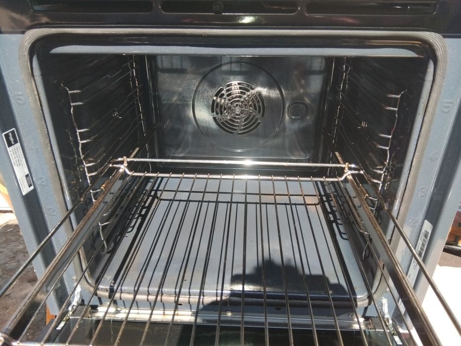 Vând cuptor electric în stare foarte bună