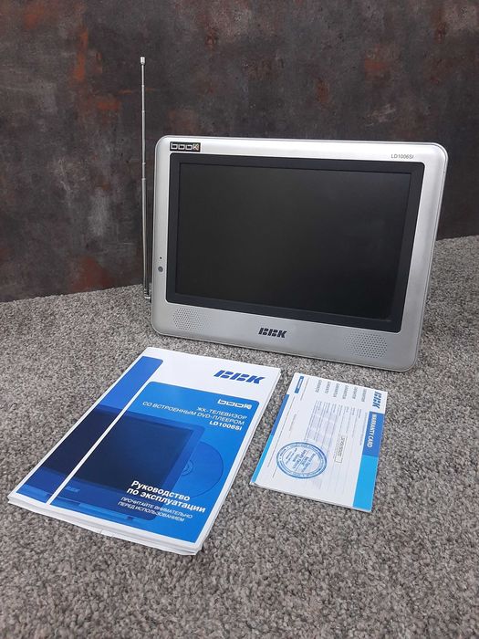 ЖК телевизор со встроенным DVD плеером.