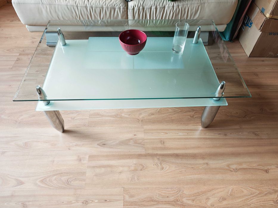 Стъклена маса за хол, кухня или дневна стая