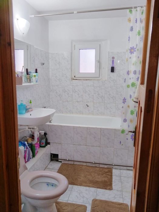 Cameră de închiriat în apartament - 150 de euro