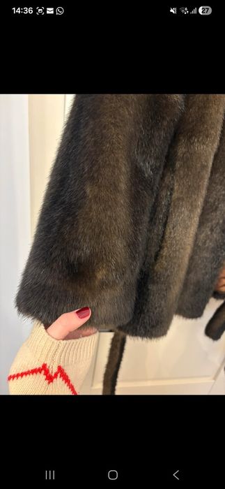 Haina de blana (nu stiu daca este naturala) dar superba