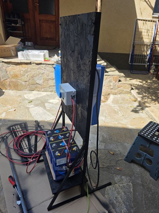 Малка фотоволтаична хибридна система 2000w