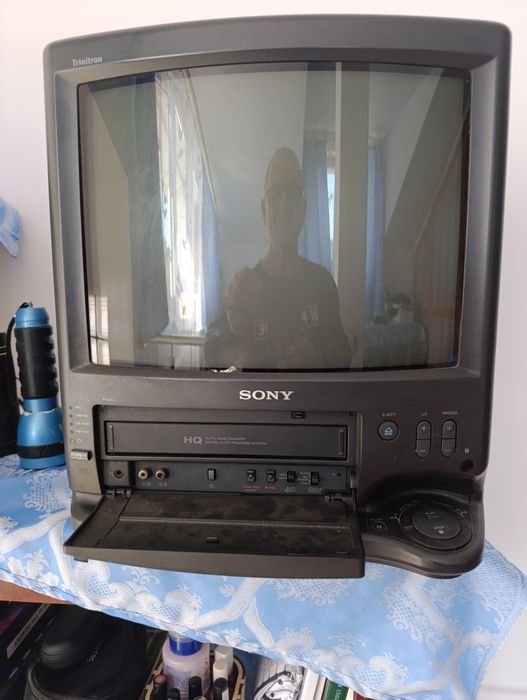 Sony Black Trinitron KV-V1410K + VHS integrat + Telecomandă originală | Retro Gaming