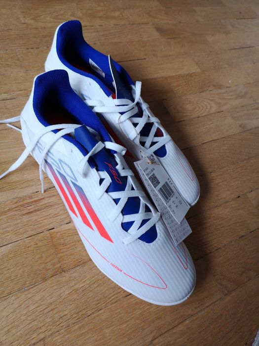 Футболни обувки Adidas F50 44 Нови