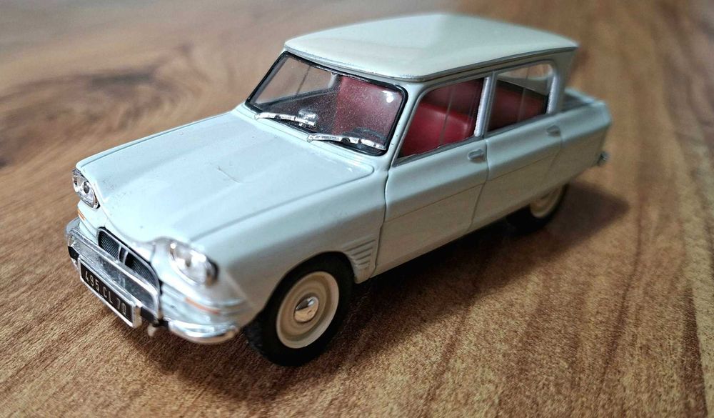 продавам метални и пластмасови модели на автомобили мащаб 1:43