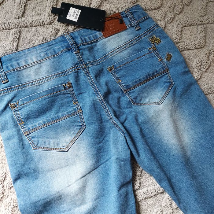 Продам джинсы на мальчика