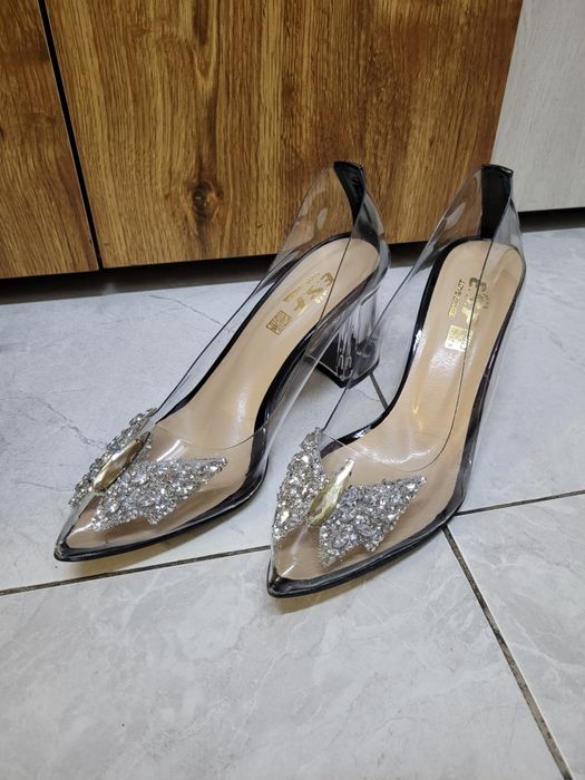 Стилни обувки на ток