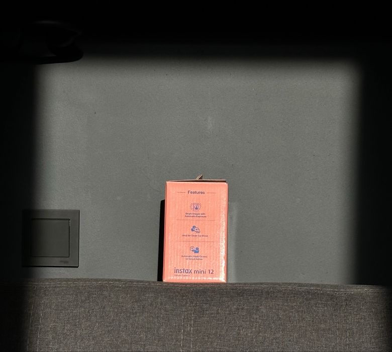 Фотоаппарат instax mini 12 , новый