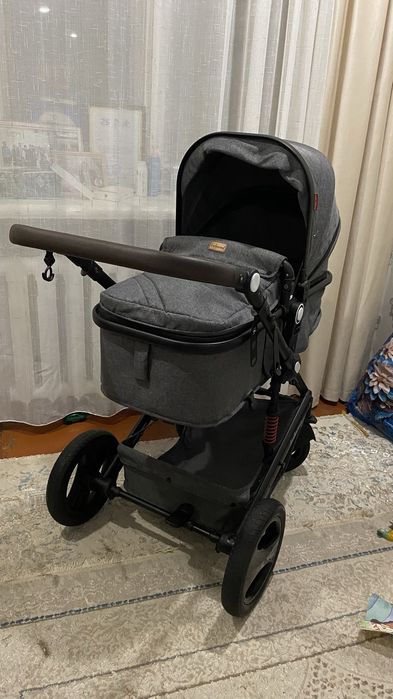 Продам коляску в хорошом состоянии .