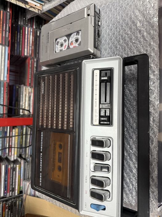 Кассетный магнитофон PHILIPS   1975 года!