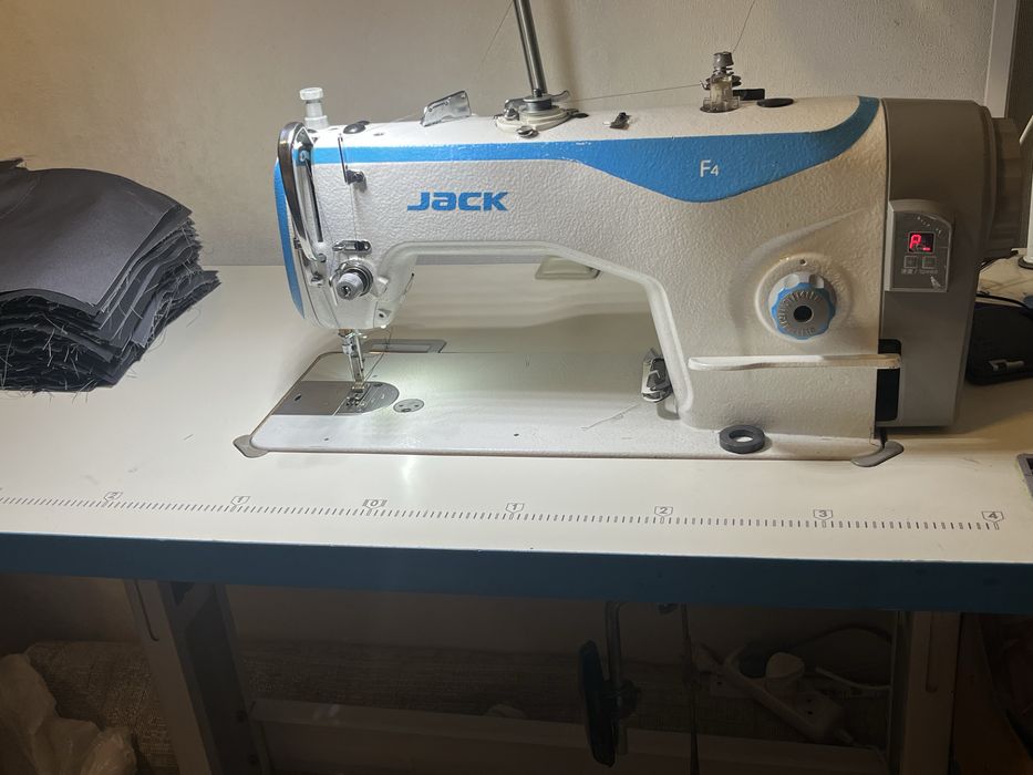 Швейная машина f4