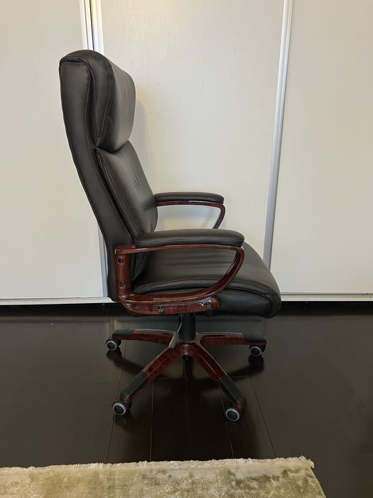 Scaun de birou tip managerial, piele ecologică, foarte confortabil