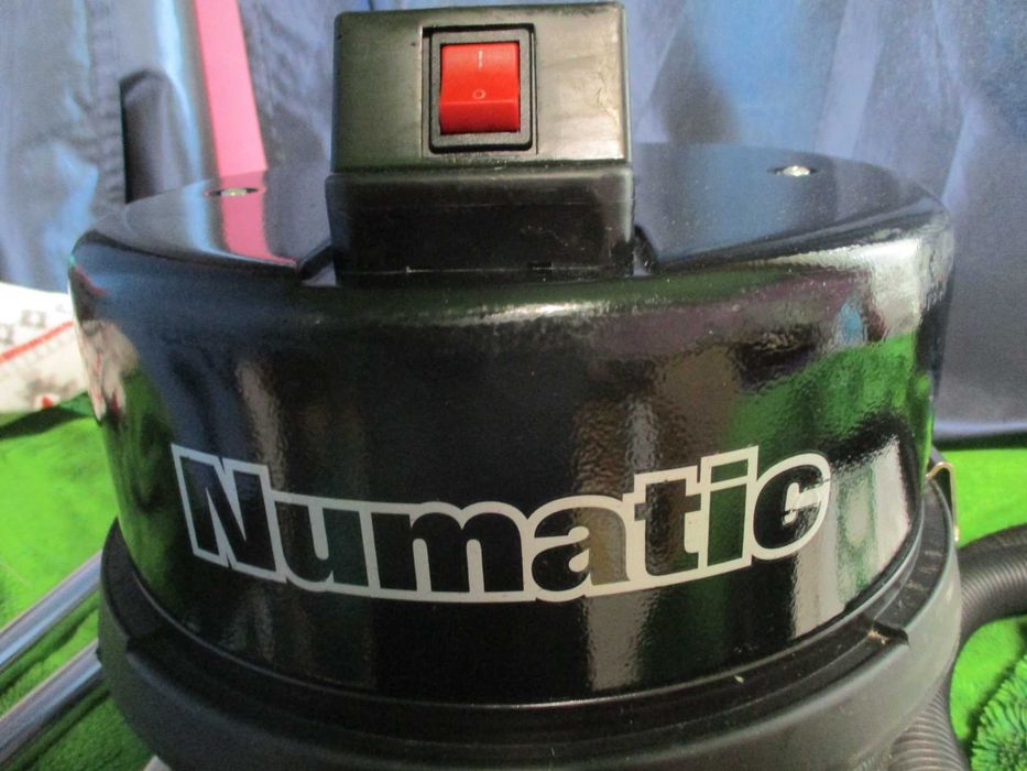 aspirator profesional numatic