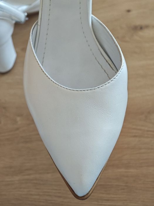 Pantofi albi cu toc