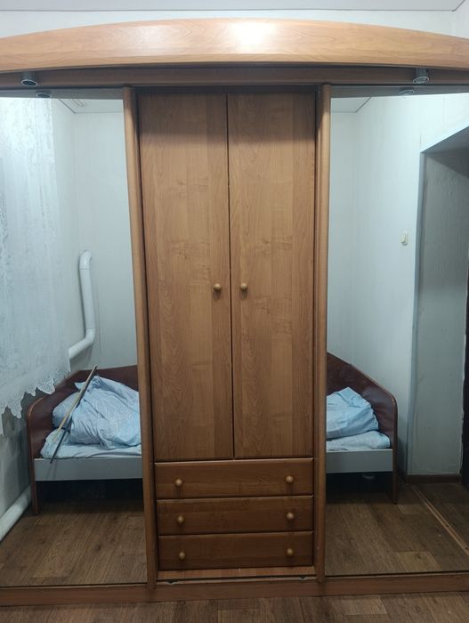 Продам шкаф для спальни, прихожей