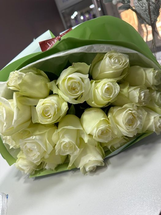 19 белых роз букет