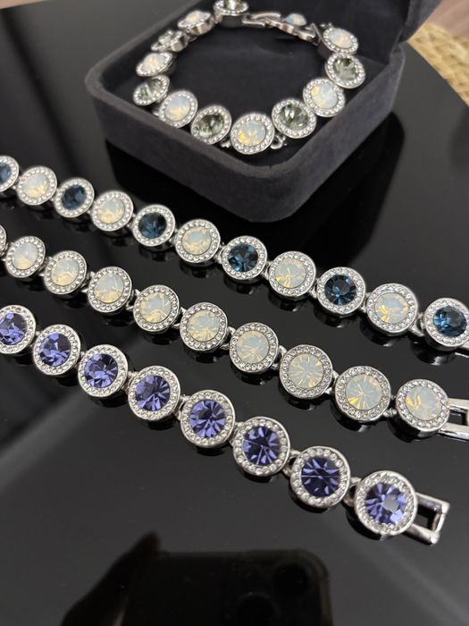 Браслет с камнями “Swarovski”.