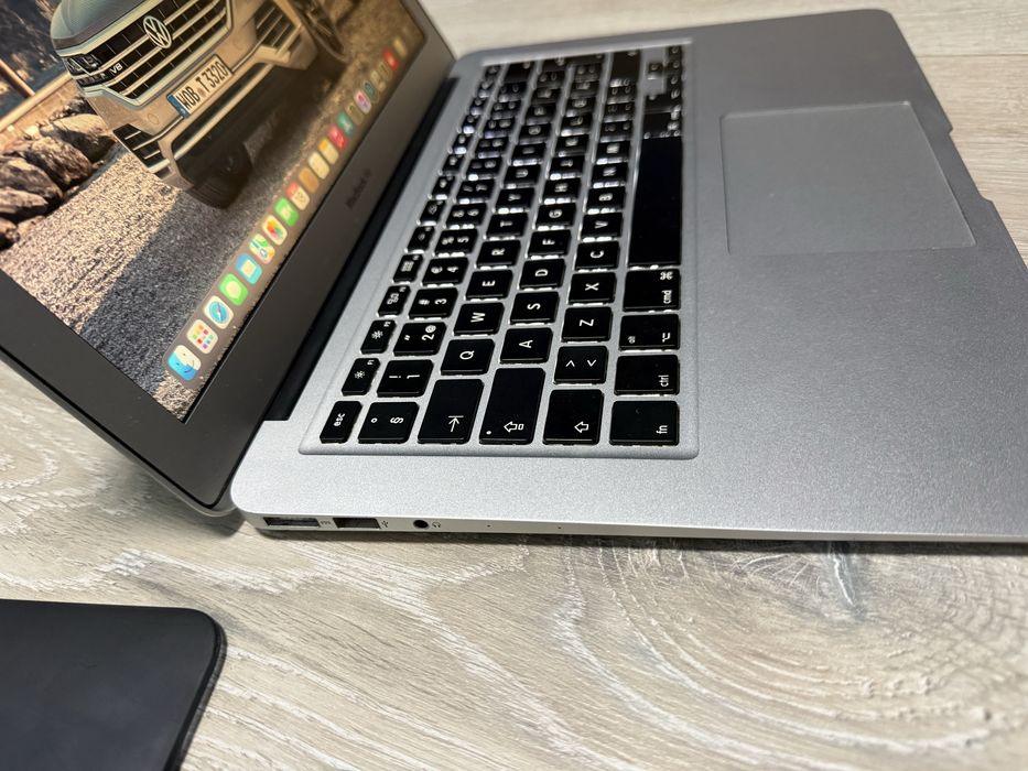 MacBook Air 13-inch, Early 2015