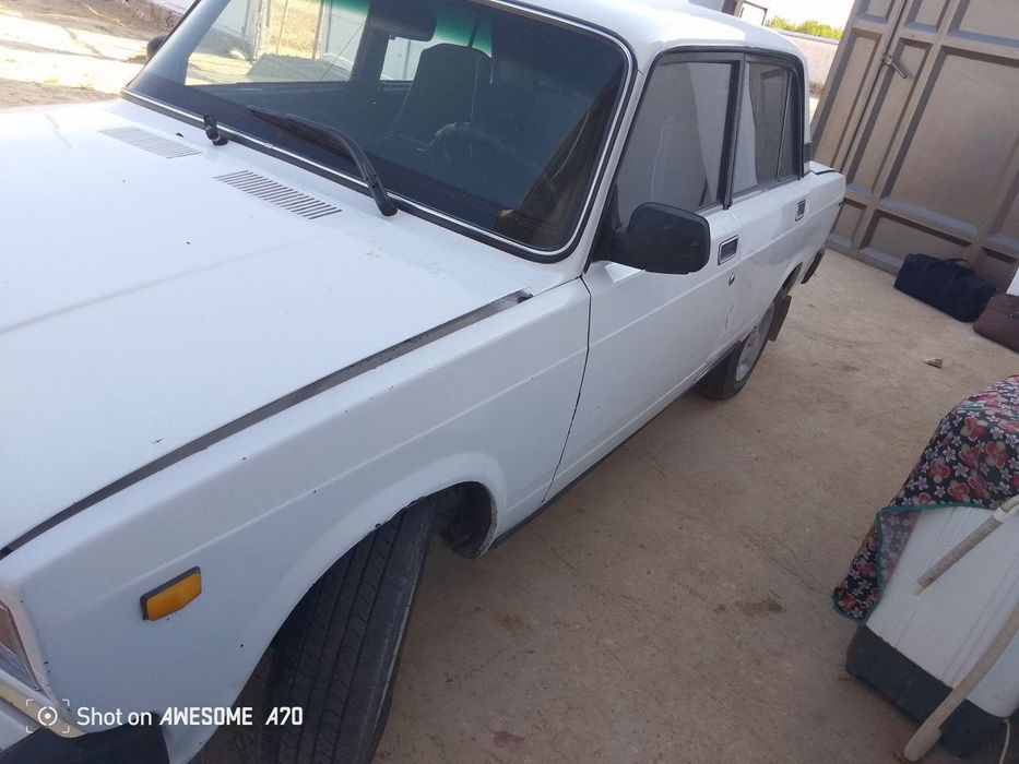 Val Lada 2107 yurib turgan moshina