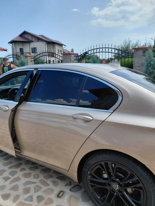 Vînd BMW seria 7 An  2012 Full 280,000 km, 240 CP 3000 Benzină