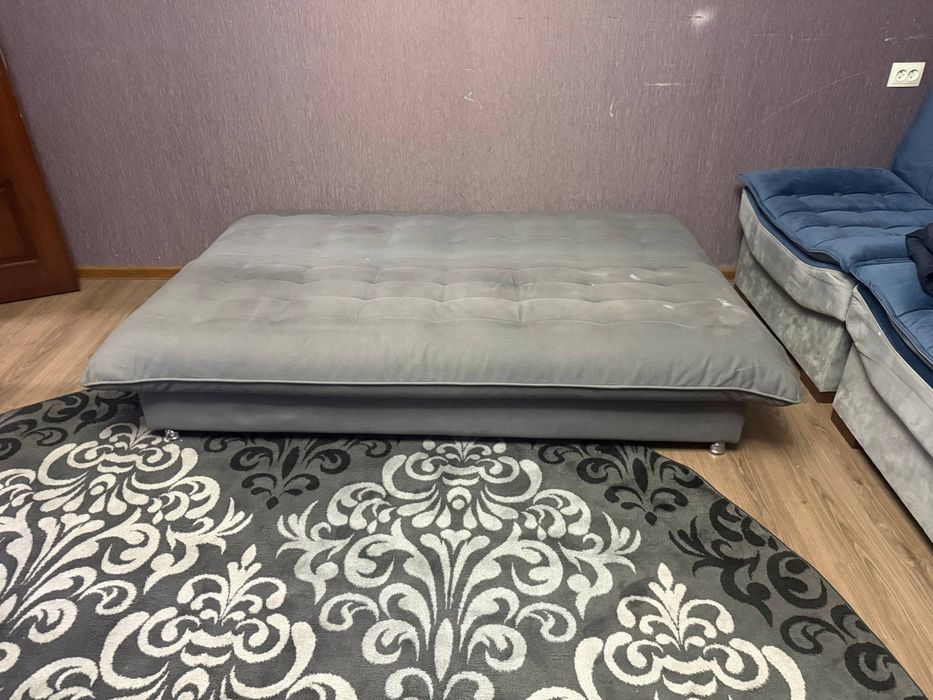 Divan raskladnoy, butun