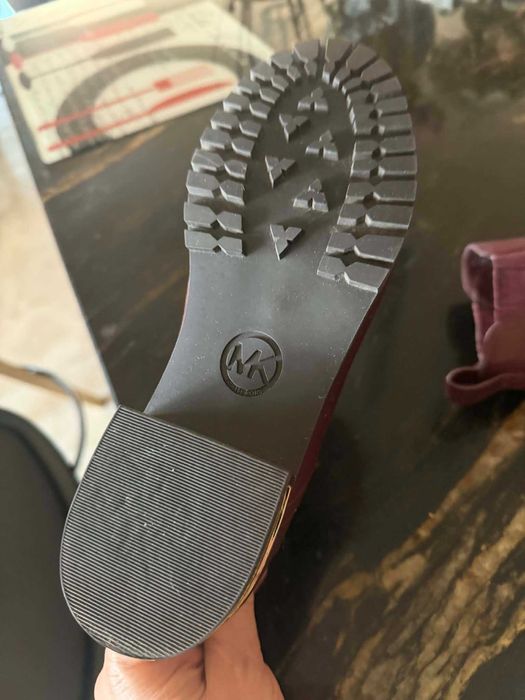 Продавам дамски боти от естествена кожа на Michael Kors като нови