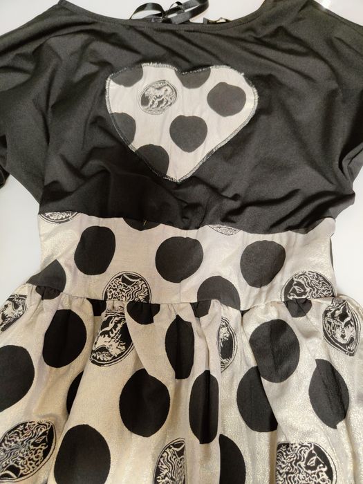 Чисто нова рокля с апликация сърце.
Т