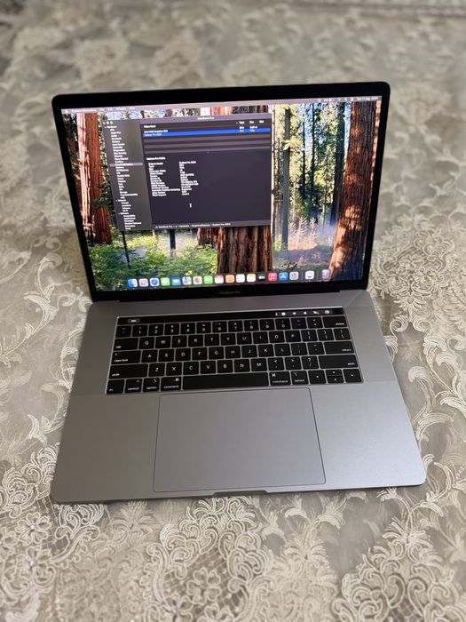 Macbook pro 15 i7 16/256