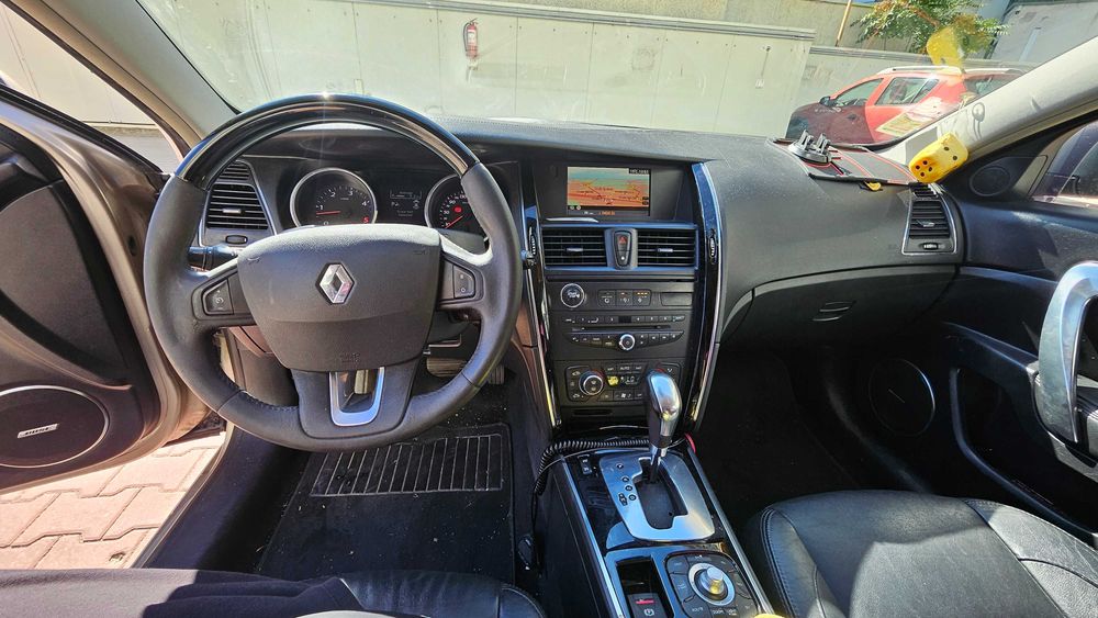 RENAULT Latitude 2011 — imagine 5