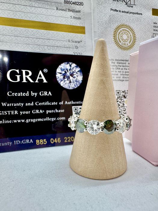 Сребърен пръстен с мойсанит (Диамант) 7 карата