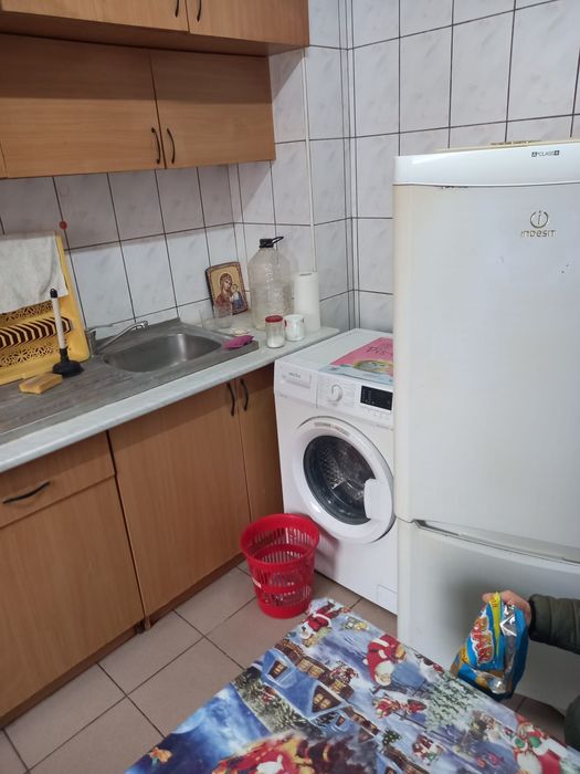 Închiriez garsoniera