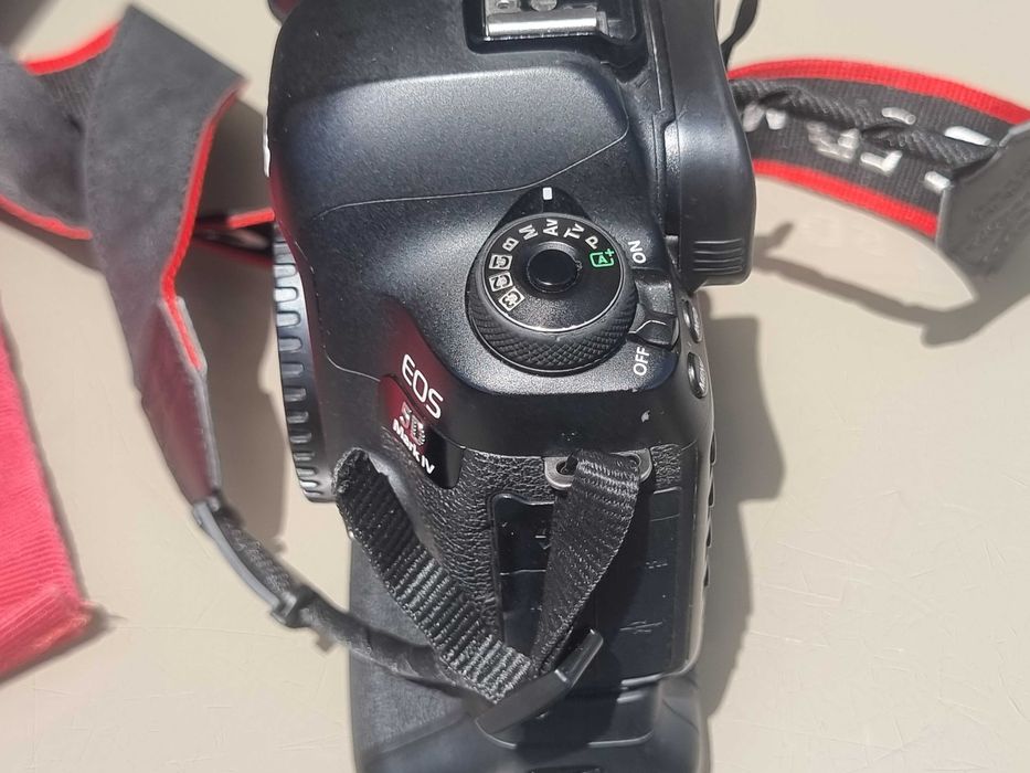 Canon 5D mark IV cu power grip original