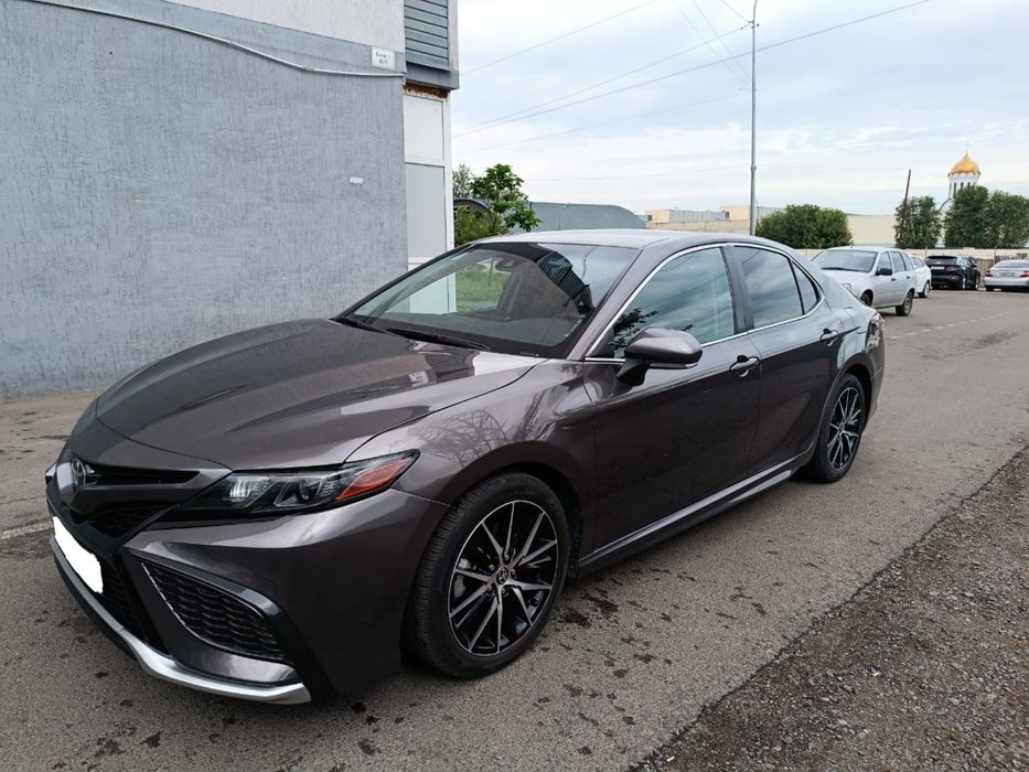 Машина Тойота Камри 75