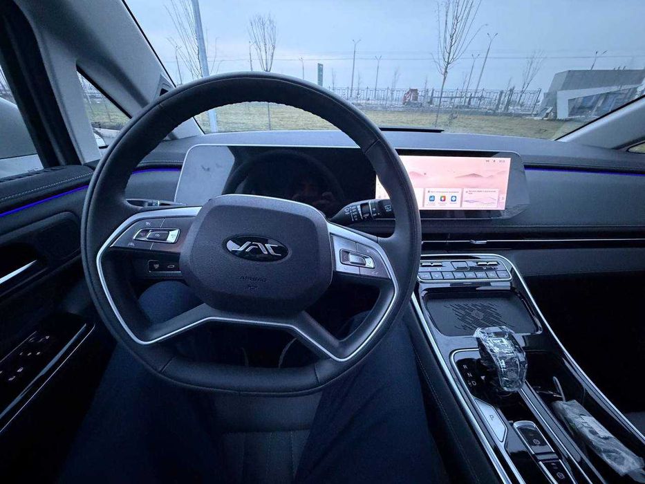 JAC RF8 FLAGSHIP кроссовер