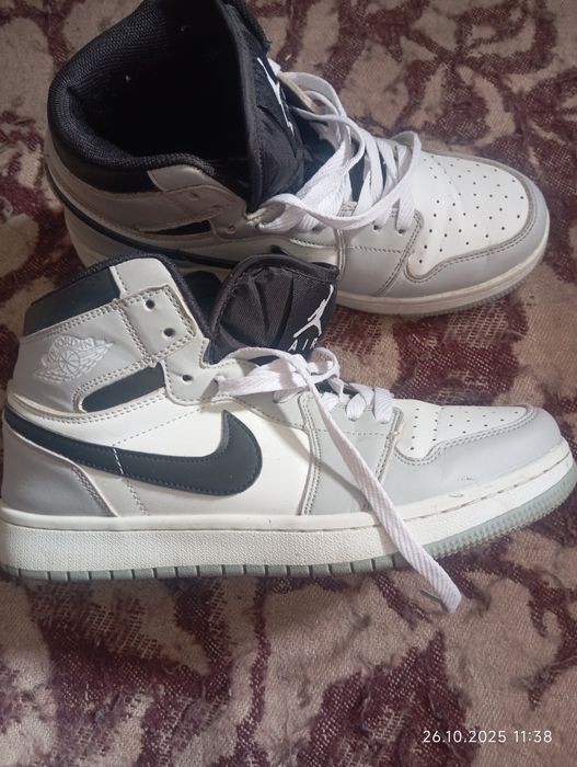 Продам кроссовки