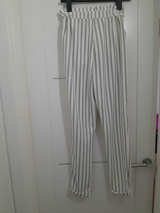 Pantaloni noi Reserved