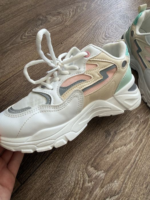 Продам кроссовки